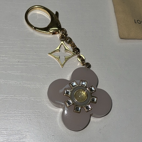 Authenticity 🩷Louis Vuitton 🩷 Pinks Gold Charm keyholder - Picture 6 of 17